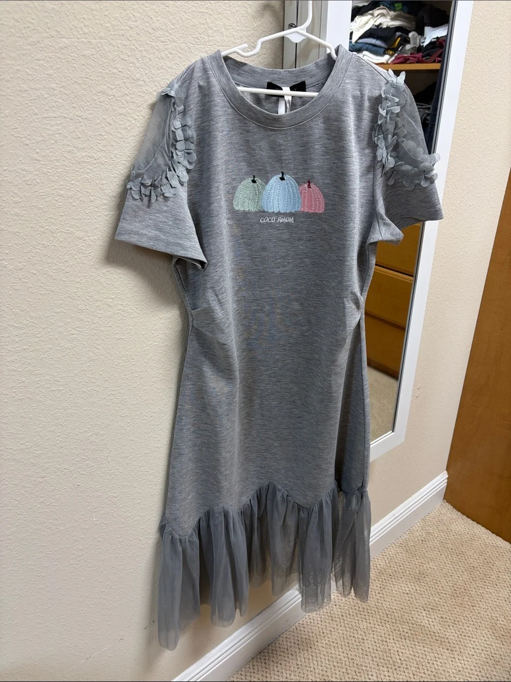 Girls' Grey Tulle-Hem Dress with Pastel Hat Embroidery